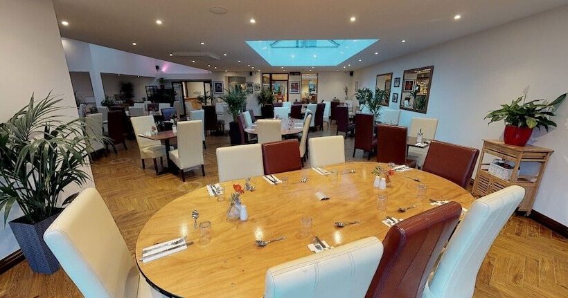 בית מלון כפרי The Castle Inn