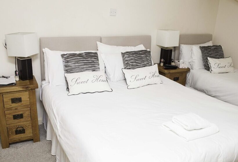 בית מלון כפרי The Castle Inn