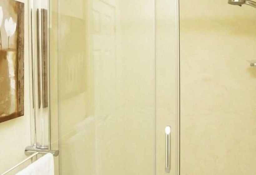 בית מלון כפרי The Castle Inn