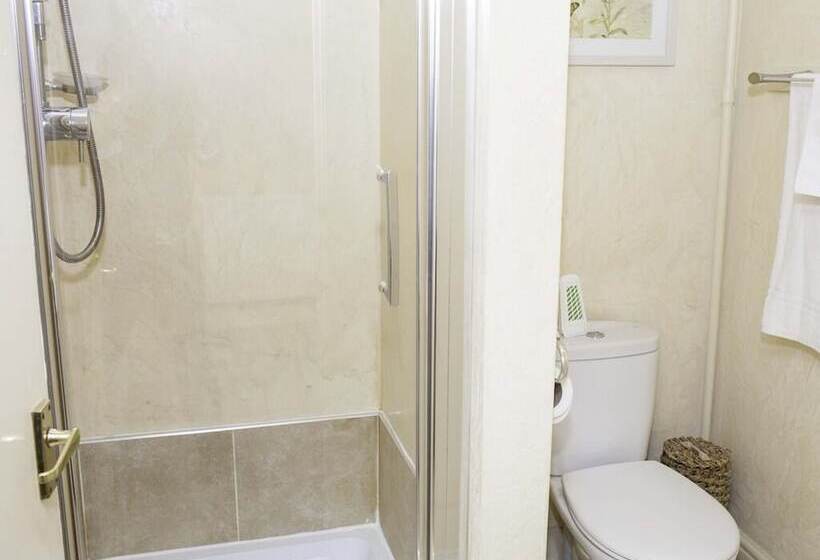 בית מלון כפרי The Castle Inn