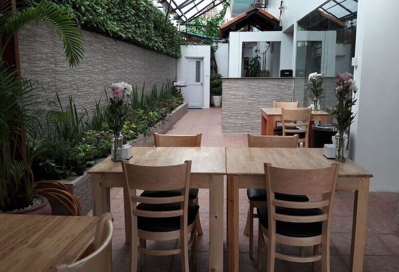 בית מלון כפרי The Flora Boutique