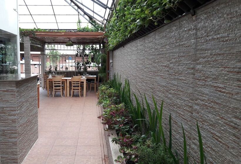 בית מלון כפרי The Flora Boutique