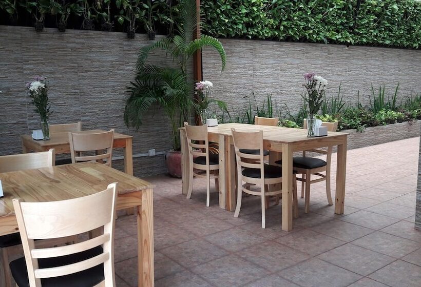 בית מלון כפרי The Flora Boutique