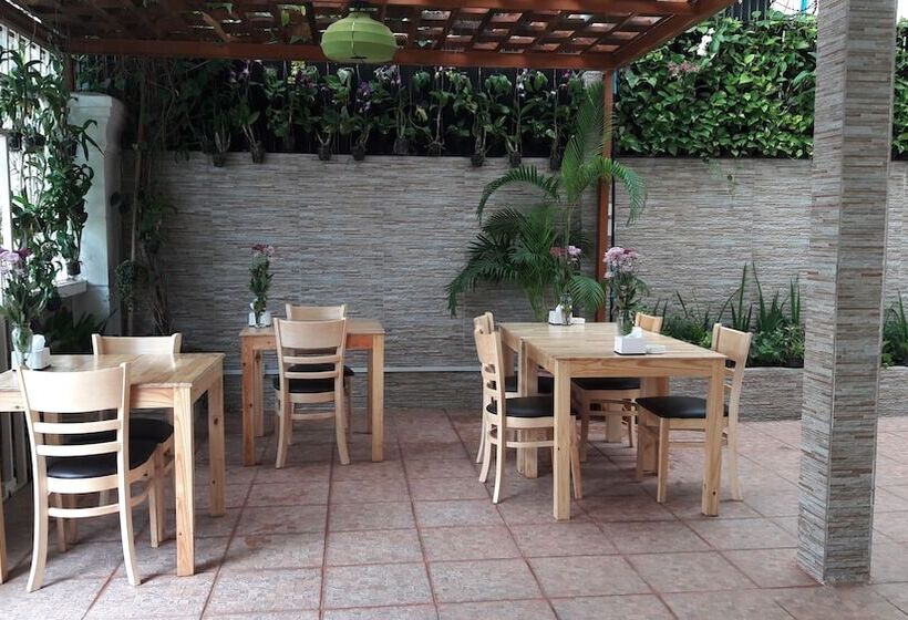 בית מלון כפרי The Flora Boutique