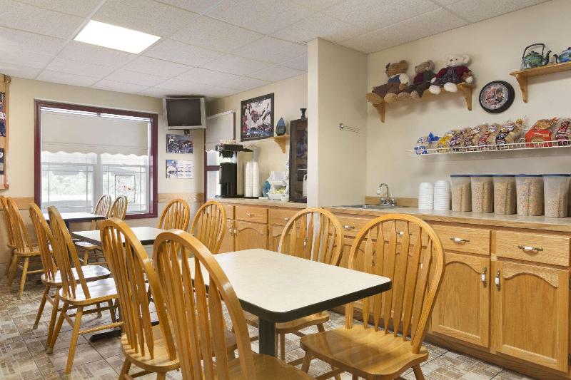 בית מלון כפרי Travelodge By Wyndham Fredericton