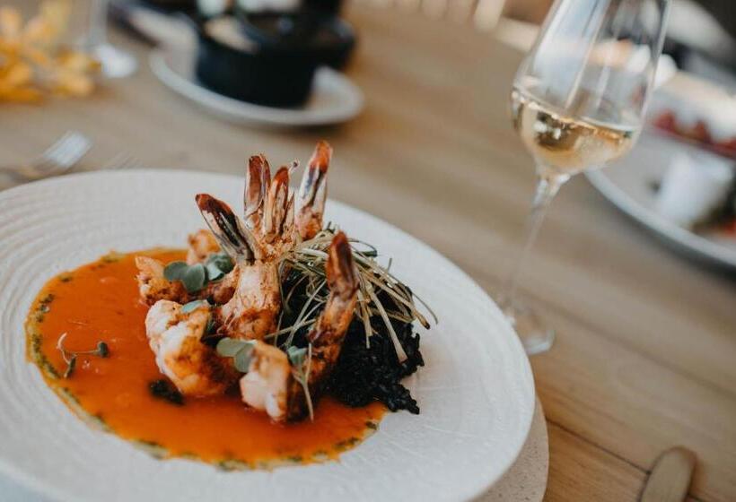 Отель Tres Vidas Acapulco