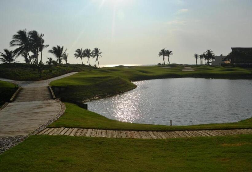 Отель Tres Vidas Acapulco