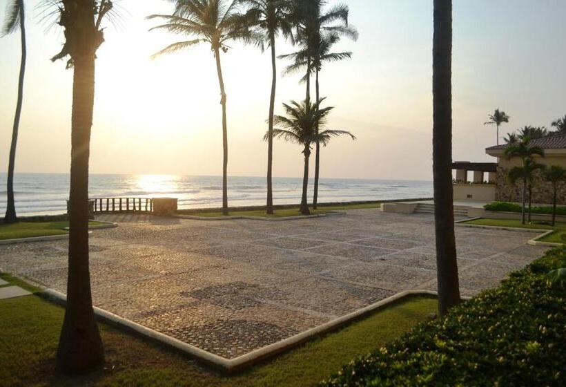 Отель Tres Vidas Acapulco