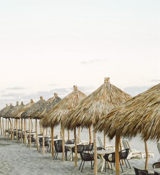 Отель Tres Vidas Acapulco