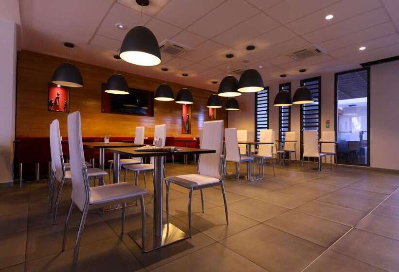 בית מלון כפרי Tulip Inn Sainte Clotilde, La Réunion