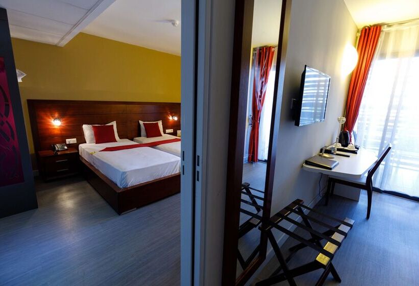 בית מלון כפרי Tulip Inn Sainte Clotilde, La Réunion