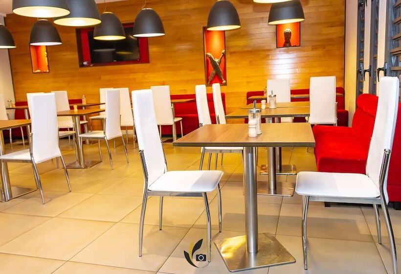 בית מלון כפרי Tulip Inn Sainte Clotilde, La Réunion