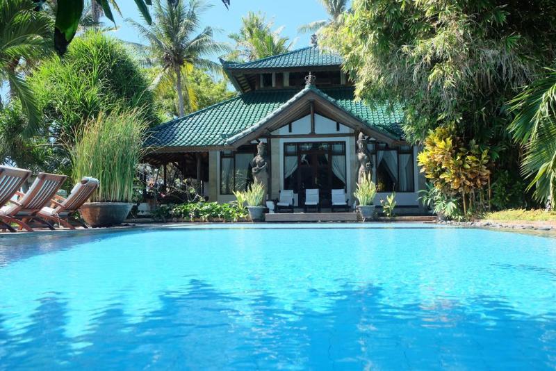 Отель Villa Boreh Beach Resort And Spa