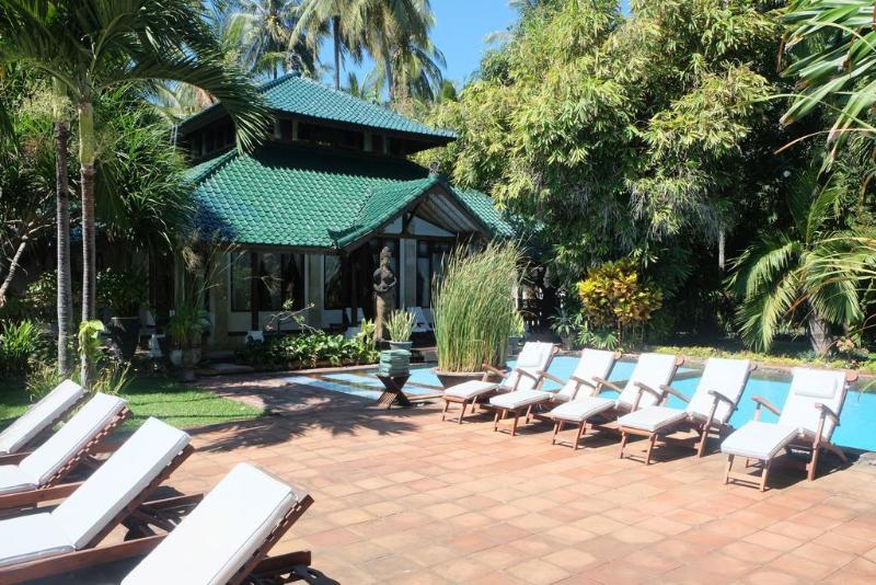 Отель Villa Boreh Beach Resort And Spa