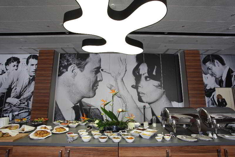 ホテル Warsaw Plaza