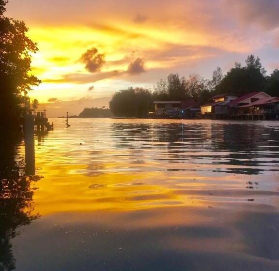 Отель Watercolours