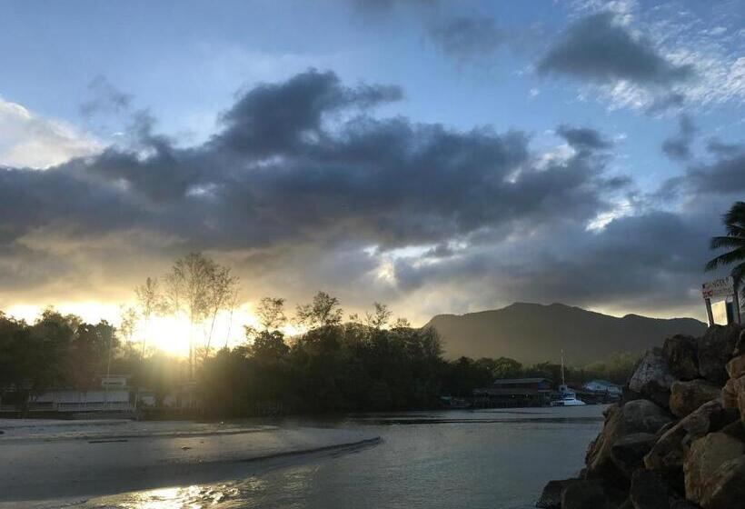 Отель Watercolours