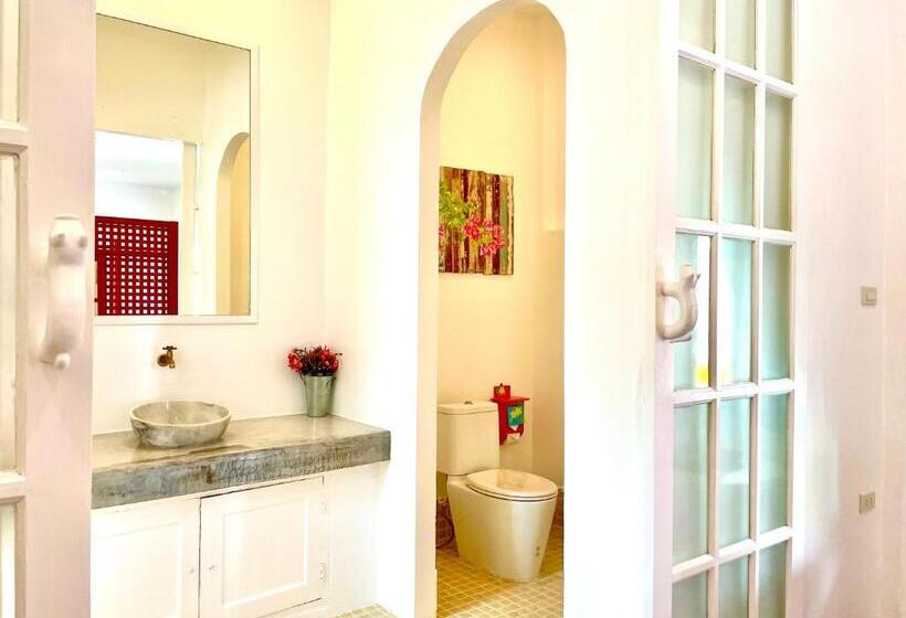 Отель Watercolours