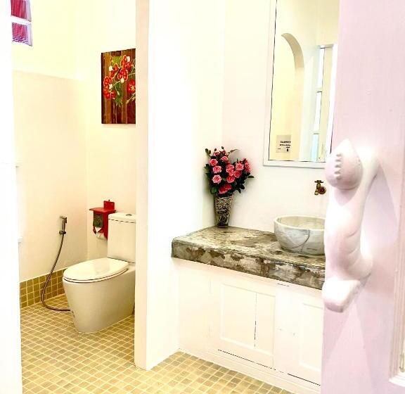 Отель Watercolours