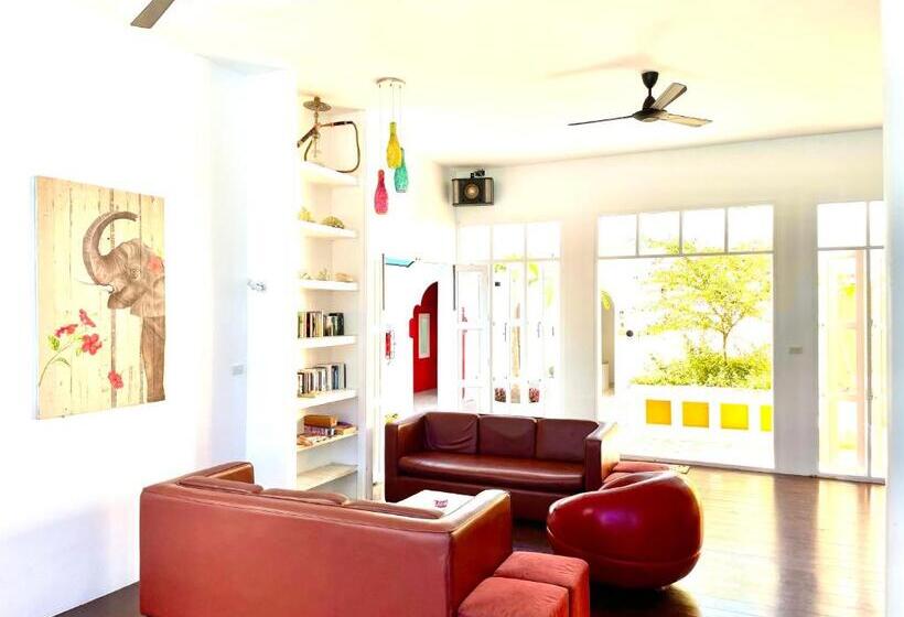 Отель Watercolours