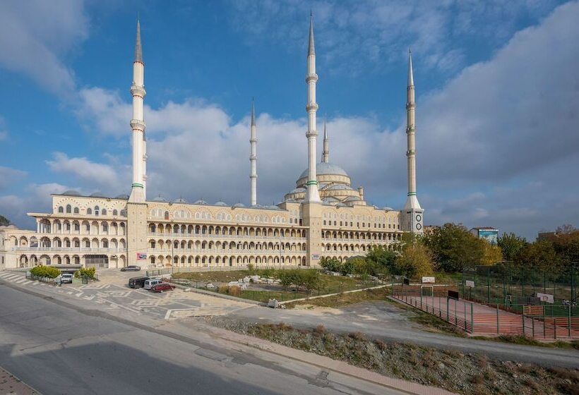 Отель Luxury Airport