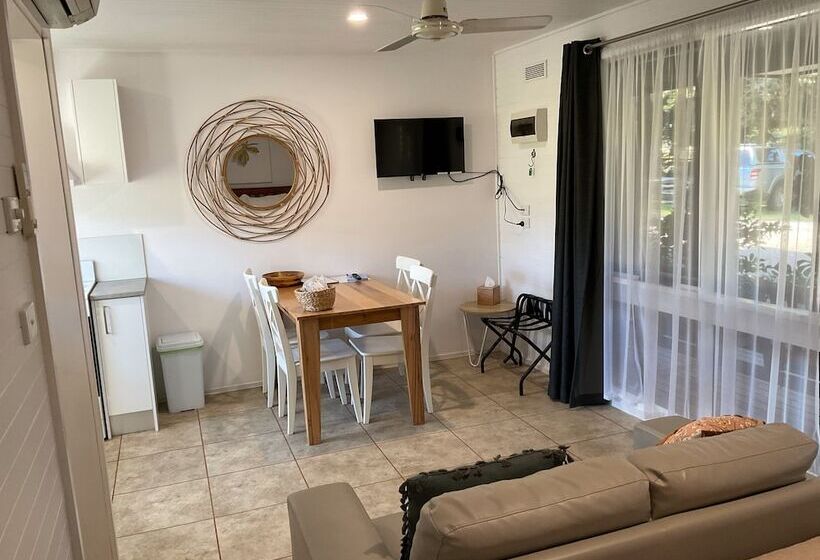 مُتل Marlo Hideaway