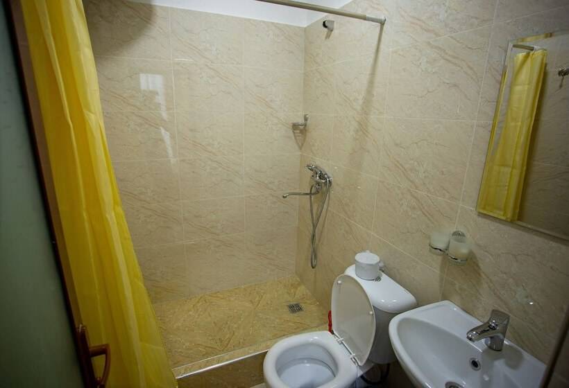 فندق Tiny Art House Near Of Airaport