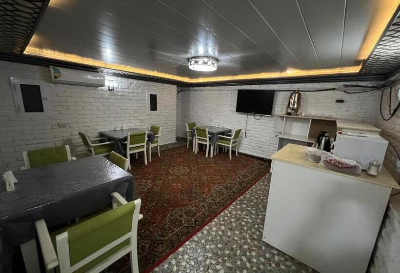 فندق Tiny Art House Near Of Airaport