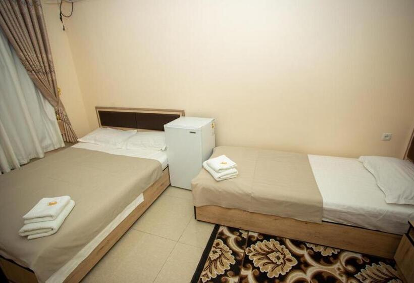 فندق Tiny Art House Near Of Airaport