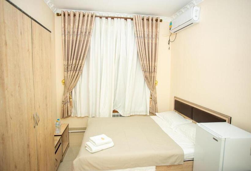 בית מלון כפרי Tiny Art House Near Of Airaport