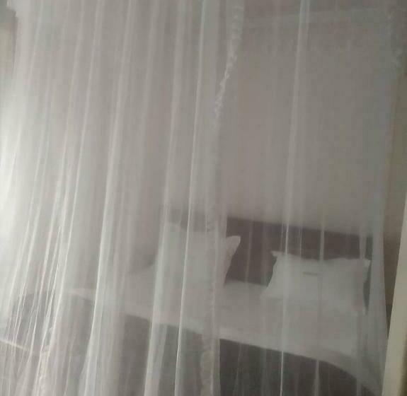 ユースホステル Hummingbird Inn Mbale