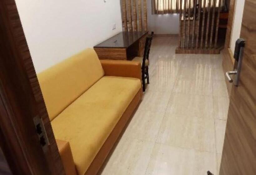فندق Residenza Adhikrishna Arcade