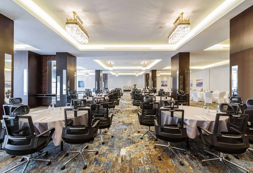 Отель Best Western Plus Al Qurayyat City Center