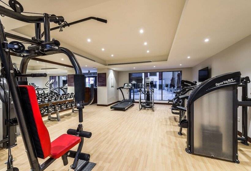 Отель Best Western Plus Al Qurayyat City Center