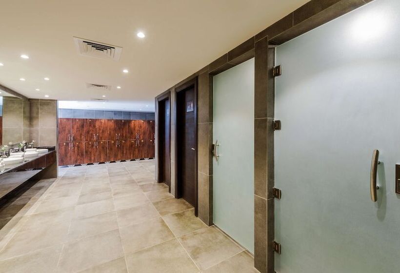 Отель Best Western Plus Al Qurayyat City Center