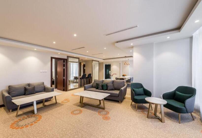 Отель Best Western Plus Al Qurayyat City Center