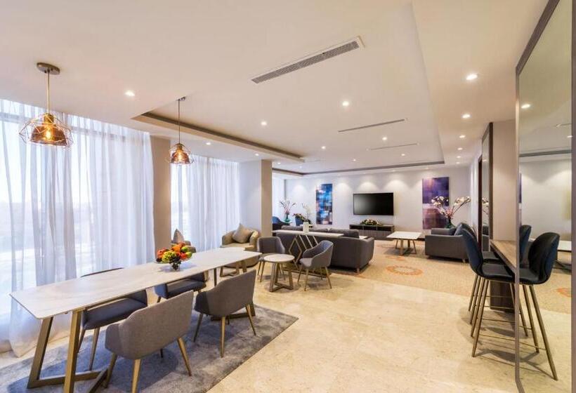 Отель Best Western Plus Al Qurayyat City Center