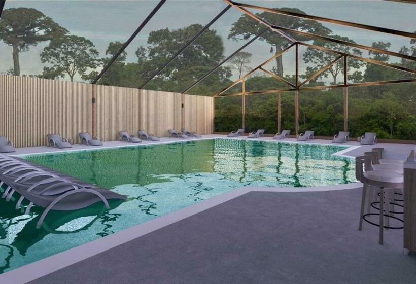 Отель Explorers Inn