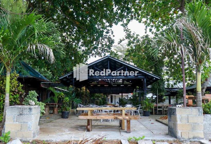 Отель Sahabat Pantai Guest House Mitra Reddoorz