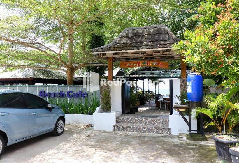 Отель Sahabat Pantai Guest House Mitra Reddoorz
