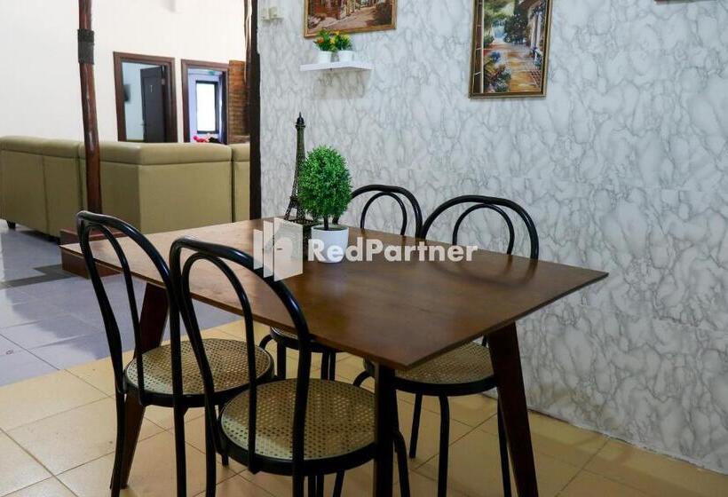Отель Sahabat Pantai Guest House Mitra Reddoorz