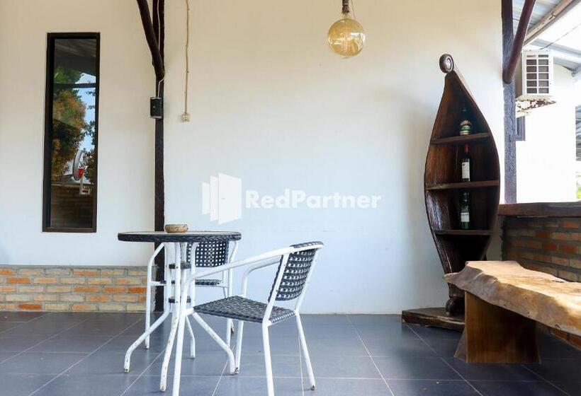 Отель Sahabat Pantai Guest House Mitra Reddoorz