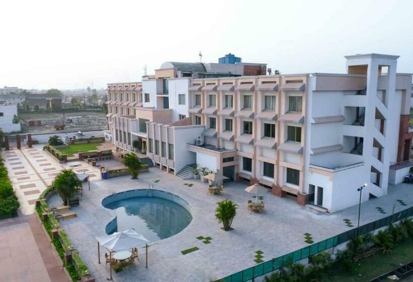 Отель Sobti Continental