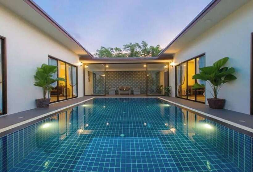 ホテル The Casita Phuket