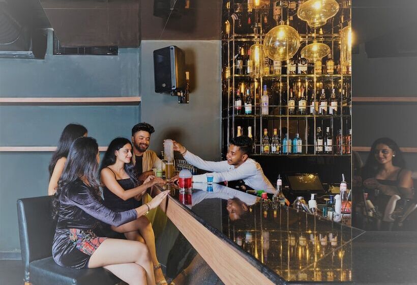 בית מלון כפרי Zone By The Park Gopalpur