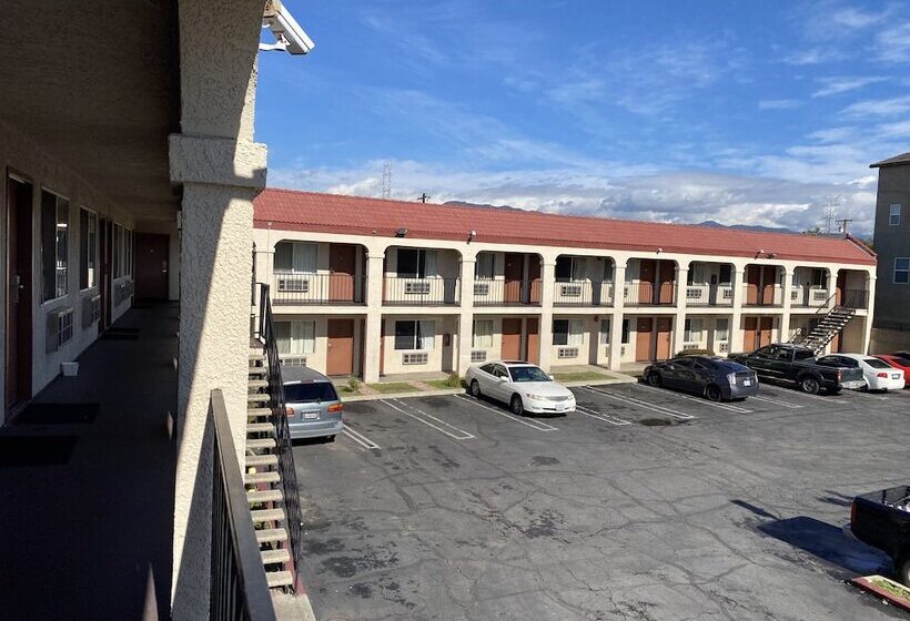 モーテル Howard Johnson By Wyndham Azusa