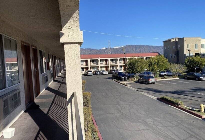 モーテル Howard Johnson By Wyndham Azusa