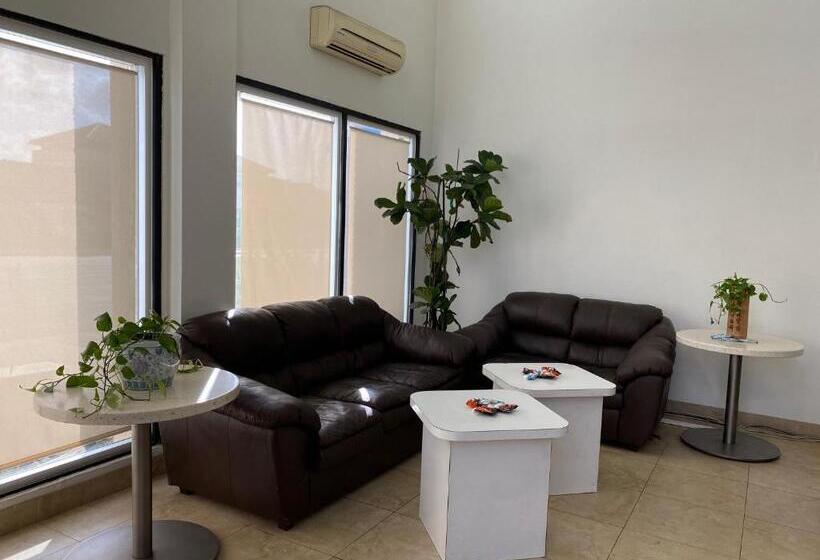 モーテル Howard Johnson By Wyndham Azusa