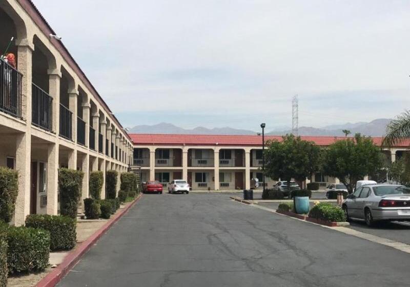 モーテル Howard Johnson By Wyndham Azusa