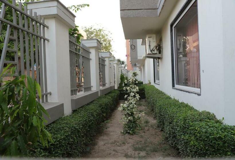 Brajvillas Family Suit